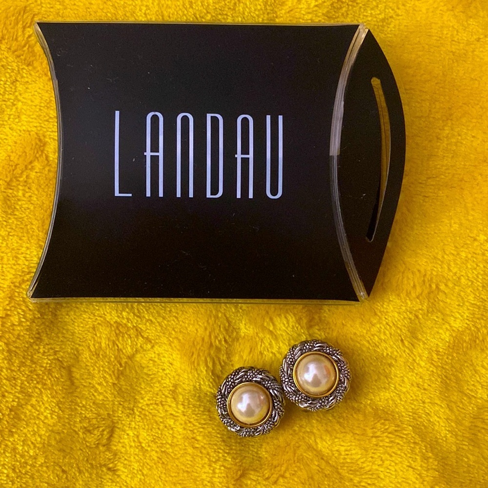 NIB landau stud earrings